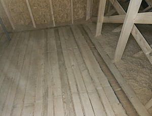 Zateplení stropu novostavby bungalovu pomocí dřevovláknité foukané izolace